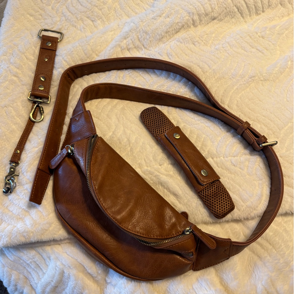 Brown Kindly vegan leather camera bag